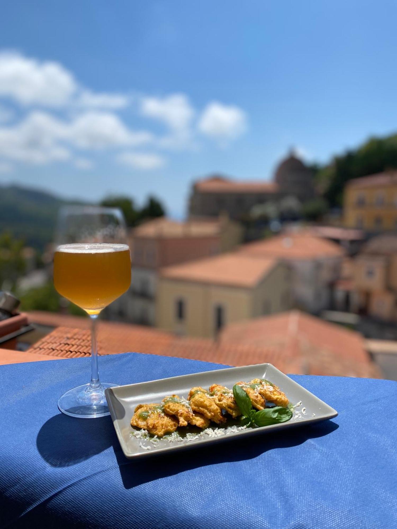 Отель La Terrazza Nel Borgo Тортора Экстерьер фото